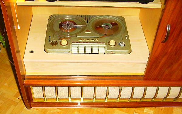 Körting-Musikschrank, 002