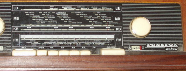 Skala, Detail der Firmierung