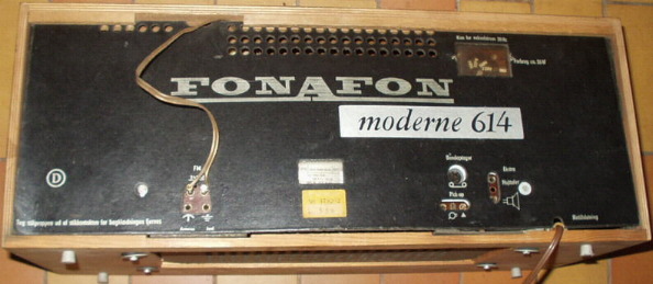 Rückwand mit Typbezeichnung