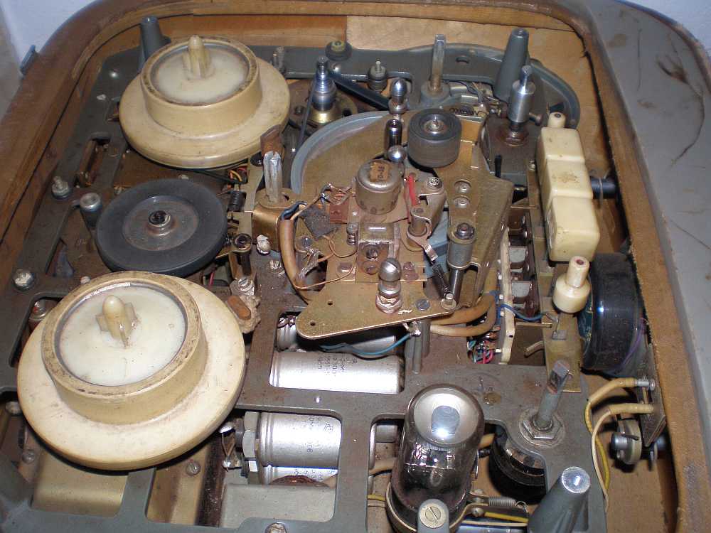 Kometa MG-201, Braun-Silber, 008