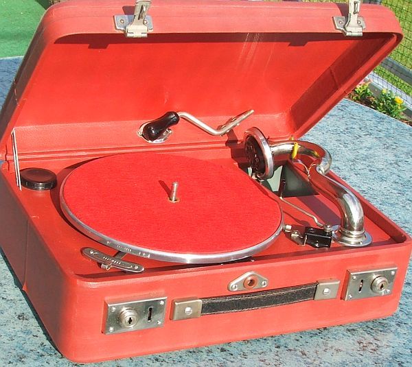 Weltklang, Koffer Rot