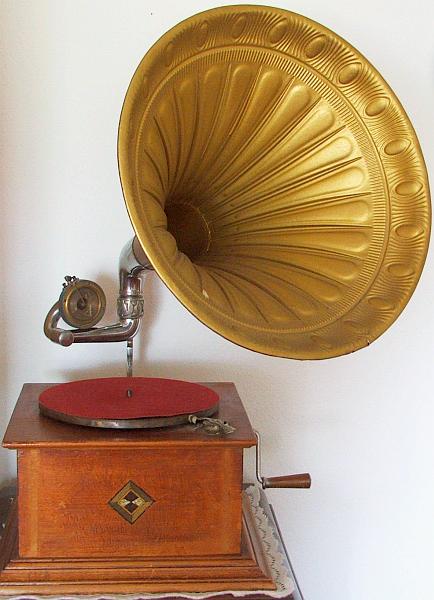 Tischapparat mit Trichter